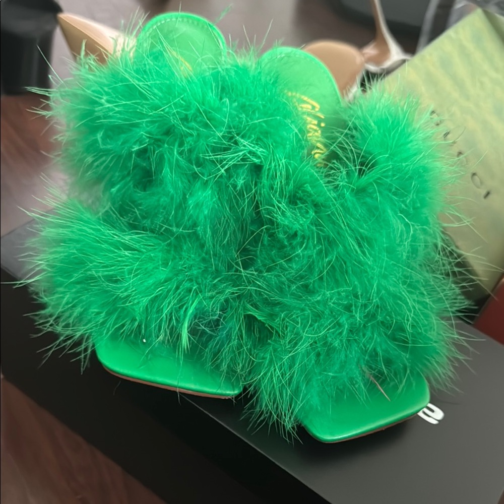 Chic Green Feathered Women's Shoes